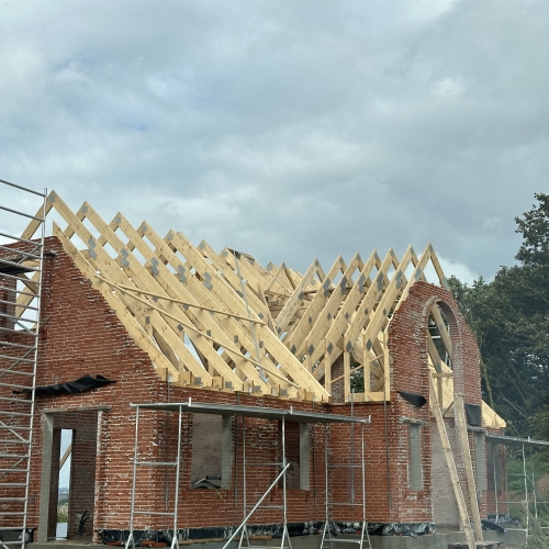 Tagrenovering Hinnerup – arbejde på eksisterende tag med fokus på tæthed og kvalitet.