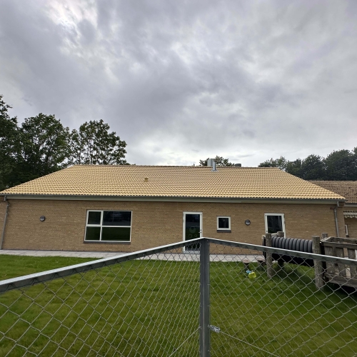 Tagrenovering Skødstrup – renoveret tag på bygning, der kombinerer funktionalitet og æstetik.