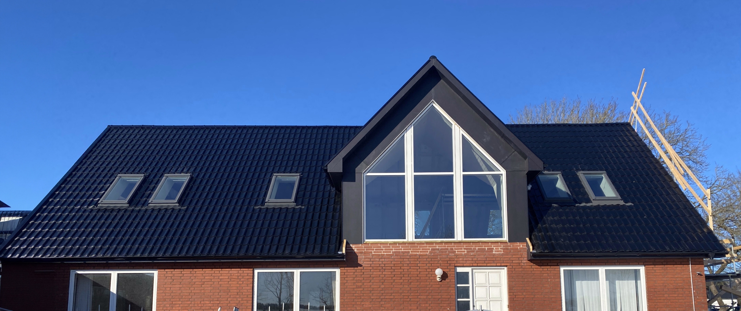 Nyt tag i Randers, Aarhus og Risskov – flot udført tagløsning med fokus på kvalitet, tæthed og holdbarhed.